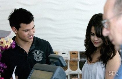 normal_010 - Out for frozen yogurt with Taylor Lautner