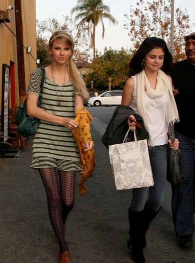 005~9 - Grave a late lunch with Taylor at Mozza restaurant on Melrose Avenue - December 2nd