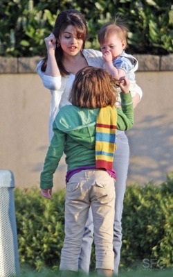 normal_selenafan01 - on the set of Ramona and Beezus