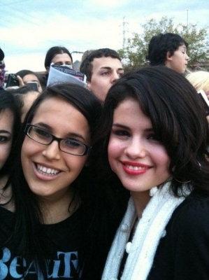 normal_selena-tempe_(2) - Taking Pictures with fans outside the House of Blues in Dallas Texas - November 28th