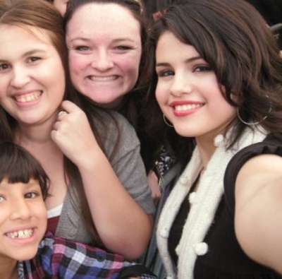 normal_selena-tempe_(3) - Taking Pictures with fans outside the House of Blues in Dallas Texas - November 28th