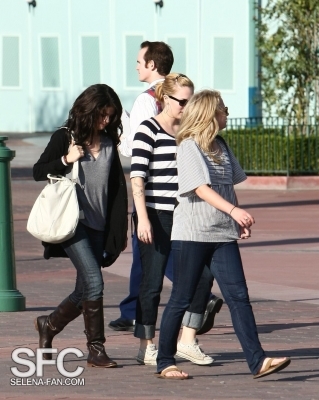 normal_012 - At Disneyland with her friends - October 25th