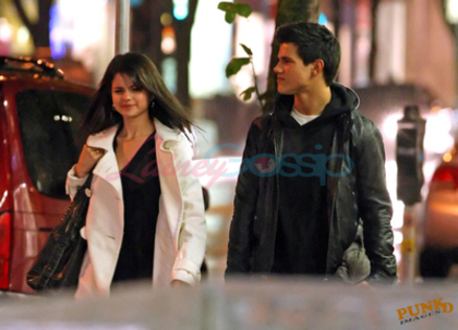 normal_selenafan05 - Hanging Out with Taylor Lautner in Toronto