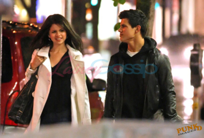 normal_selenafan06 - Hanging Out with Taylor Lautner in Toronto