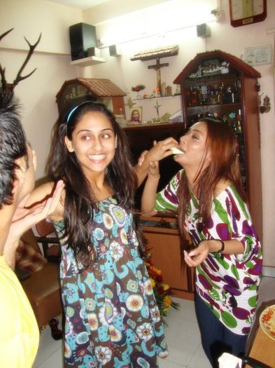 Sara Khan in Love [95]