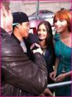  - Bella Thorne si Roshon