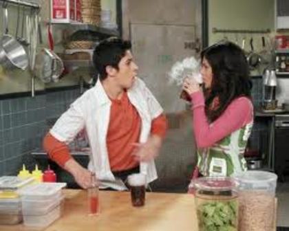 4 - Magicienii din Waverly Place