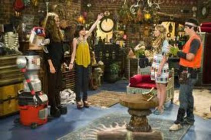 28 - Magicienii din Waverly Place