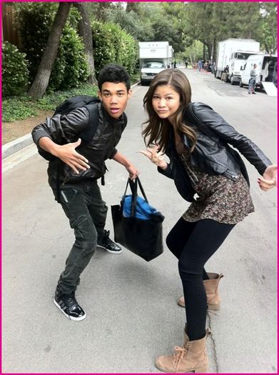  - Bella Thorne si Roshon