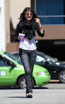 normal_selenafan_02 - Leaving Tacobell