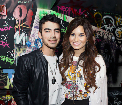 Demitzu + Joe = Love (28) - Demi si Joe - Poze super rare