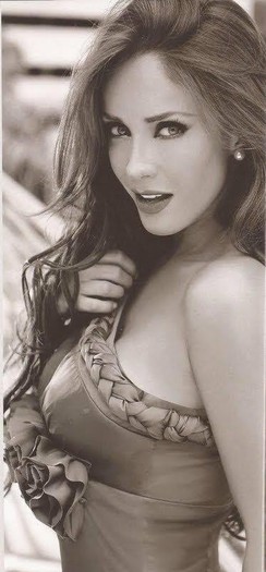320612_202965133108491_100001850182346_523852_433041183_n - 1-Anahi 5-1