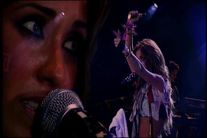 390285_166781526750056_100002546304555_318854_551434426_n - 1-Anahi 5-1