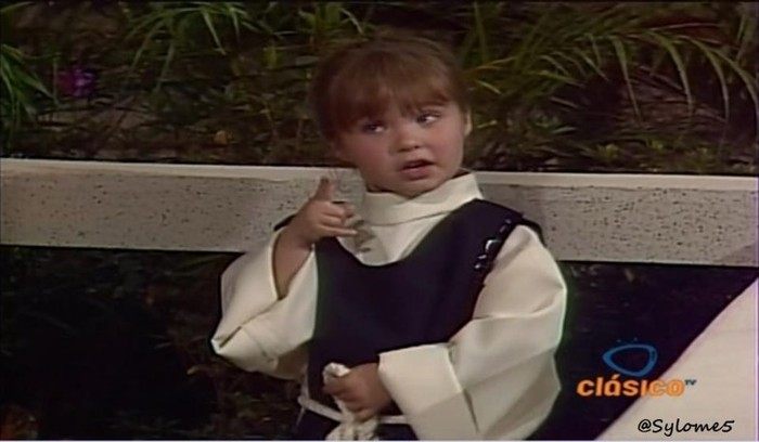 297081_154021978025696_100002536848660_270006_951108006_n - 1-Anahi 6-1