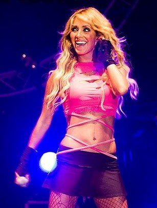 298265_156679221093305_100002536848660_279089_816499931_n - 1-Anahi 6-1