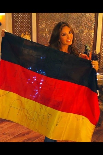 386034_195810160513544_100002536848660_395239_1376773258_n - 1-Anahi 6-1