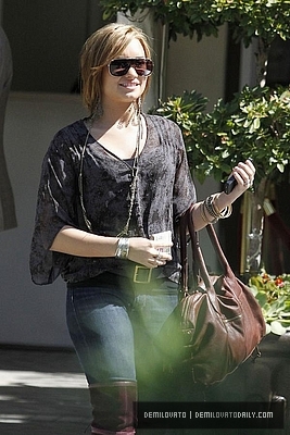 Demitzu (4) - Demi - October 7 - Arriving at a business meeting in Beverly Hills CA