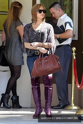 Demitzu (9) - Demi - October 7 - Arriving at a business meeting in Beverly Hills CA