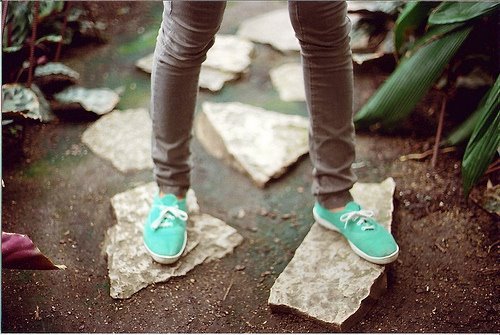 ; Si cautam raspunsuri la lucruri greu de explicat, cand noi nu stim cine sunt cei de langa noi defapt
