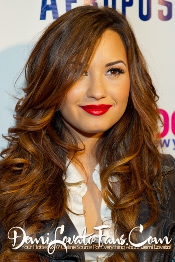 Demi Lovato - DEMI LOVATO LA JINGLE BALL 2011