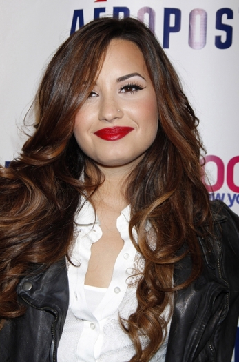 Demi Lovato - DEMI LOVATO LA JINGLE BALL 2011