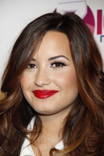 Demi Lovato - DEMI LOVATO LA JINGLE BALL 2011