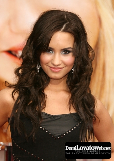 Demi Lovato - DEMI LOVATO LA PREMIERE OF THE HANNAH MONTANA THE MOVIE IN LOS ANGELES