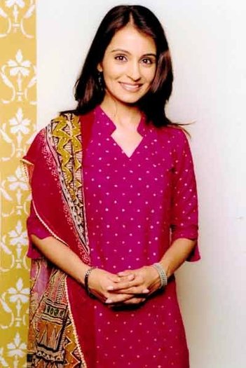 Aaa.buna Shilpa!Aseaza-te,si simte-te confortabil. Aaa.buna Shilpa!Aseaza-te,si simte-te confortabil.