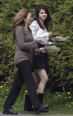 normal_selenafan01 - On the Set of her upcoming movie Romana and Beezus