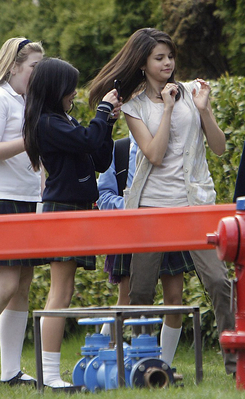 normal_selenafan04 - On the Set of her upcoming movie Romana and Beezus