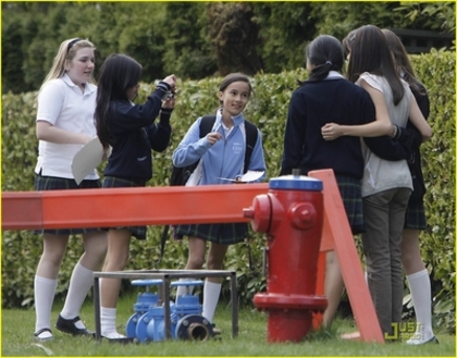 normal_selenafan08 - On the Set of her upcoming movie Romana and Beezus