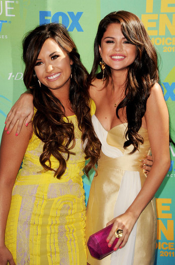 Demi Lovato si Selena Gomez