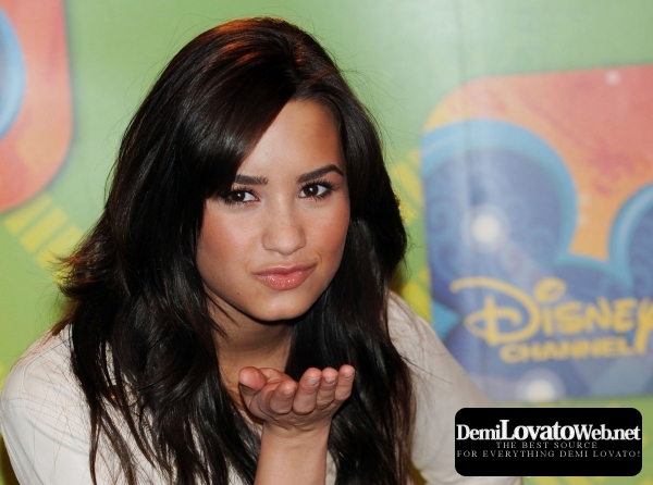 Demi Lovato - DEMI LOVATO LA DISNEY TV AND MUSIC SEASON