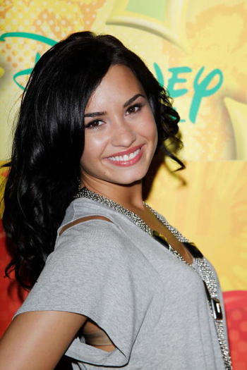 Demi Lovato - DEMI LOVATO LA DISNEY AND ABC TELEVISION GROUP