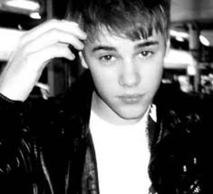 8 - Cat il iubesc eu pe Justin Bieber