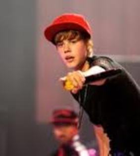 16 - Cat il iubesc eu pe Justin Bieber