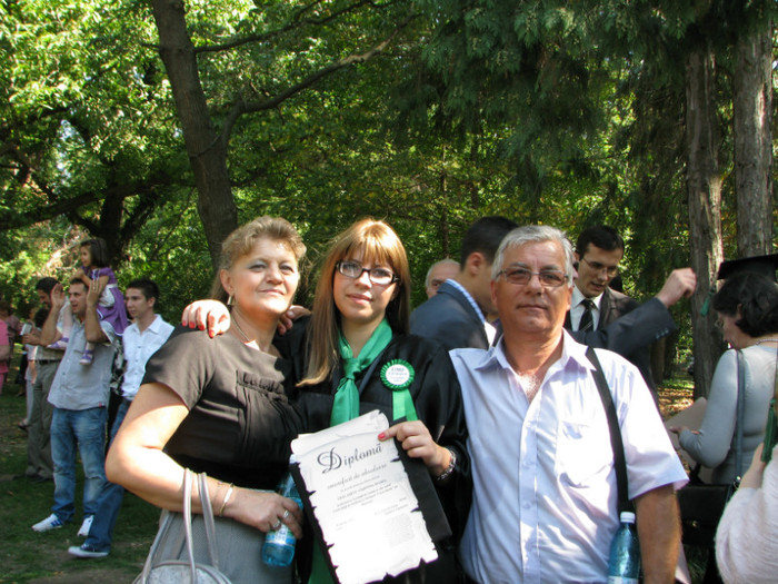  - Cristina la terminarea facultati Institutul de FARMACIE Bucuresti