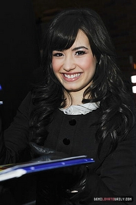 Demi (31) - Demi - January 29 - Arriving and leaving the ABC Studios