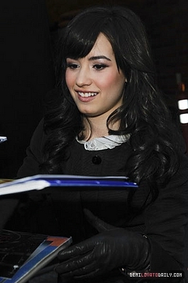 Demi (32) - Demi - January 29 - Arriving and leaving the ABC Studios
