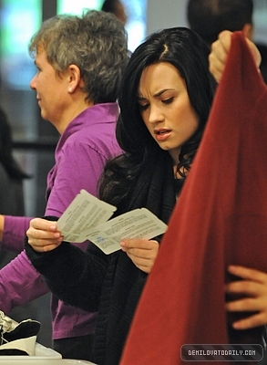 Demitzu (11) - Demi - December 18 - Departs from LAX Airport