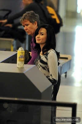 Demitzu (14) - Demi - December 18 - Departs from LAX Airport