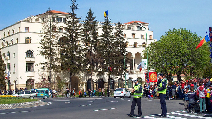 Casa Armatei ! + 2 militieni - BRASOV - Junii din Scheii