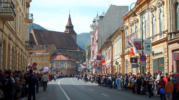" Multimea " asteptand junii ! - BRASOV - Junii din Scheii