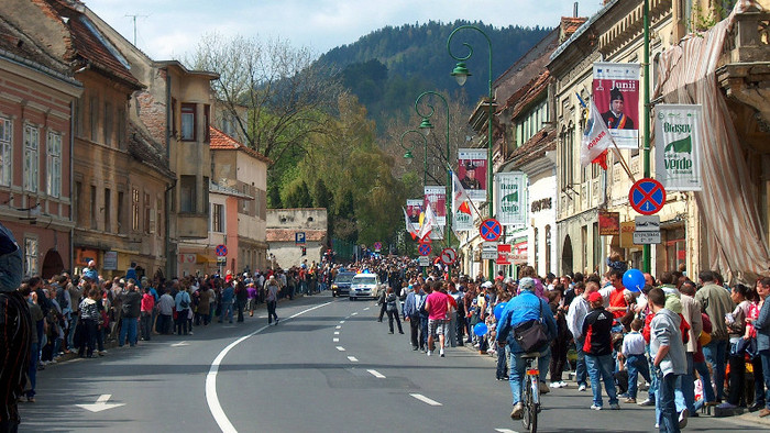 Incep s-apara ! (junii) - BRASOV - Junii din Scheii