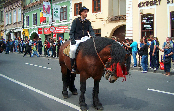 June deja  .. obosit, ca si calu ! - BRASOV - Junii din Scheii