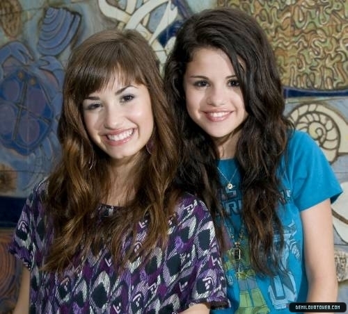 Demi Lovato si Selena Gomez