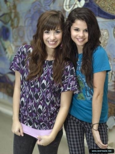 Demi Lovato si Selena Gomez - DEMI LOVATO SI SELENA GOMEZ