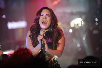 Demitzu (4) - Demi - December 31 - MTV New Years Eve Bash 2012 Performances