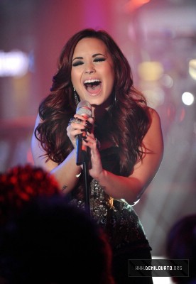 Demitzu (21) - Demi - December 31 - MTV New Years Eve Bash 2012 Performances