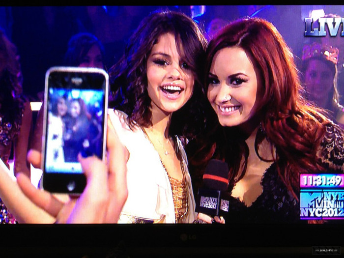 Demitzu - Demi - December 31 - MTV New Years Eve Bash 2012 Event